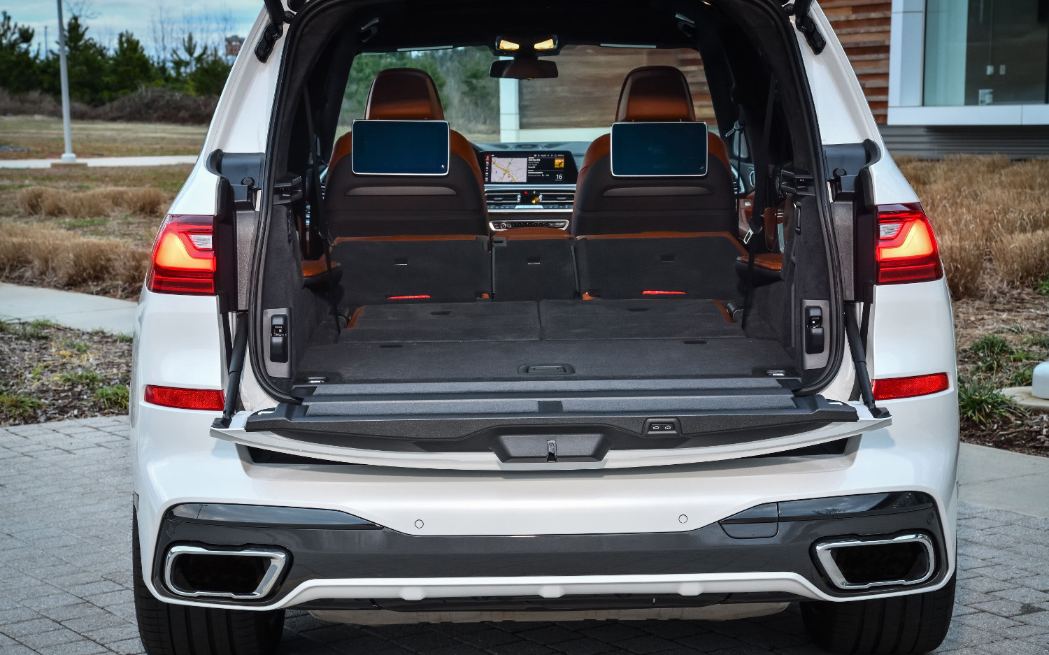Comparison GMC Yukon Denali 2021 vs BMW X7 xDrive40i 2020 SUV Drive